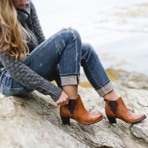 Frye Jackie Gore Stitching Ankle Boots